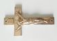 Het plastic kruisbeeld van het Doodskist Dwarsd049 Gouden Antieke Messing zamak voor doodskistgebruik 10.8*6.6cm